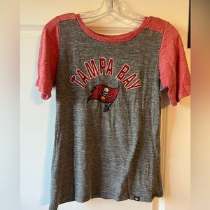 Tampa Bay Buccaneers short sleeve shirt size medium